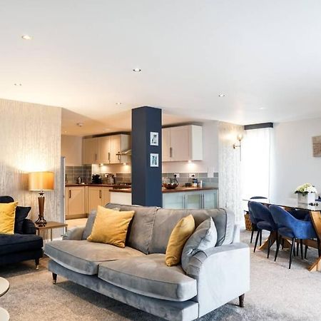 Beautiful 3 Bedroom Apartment By The Sea New Quay Kültér fotó