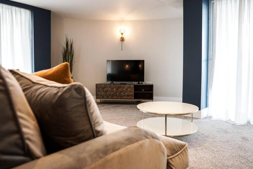 Beautiful 3 Bedroom Apartment By The Sea New Quay Kültér fotó