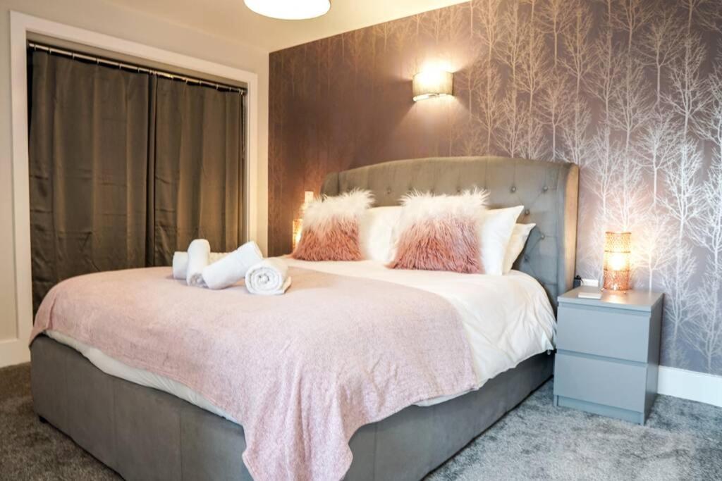 Beautiful 3 Bedroom Apartment By The Sea New Quay Kültér fotó