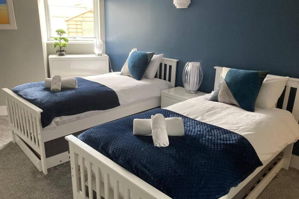 Beautiful 3 Bedroom Apartment By The Sea New Quay Kültér fotó