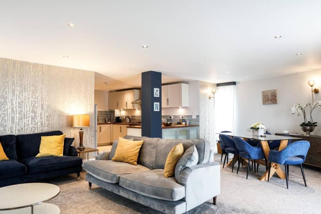 Beautiful 3 Bedroom Apartment By The Sea New Quay Kültér fotó