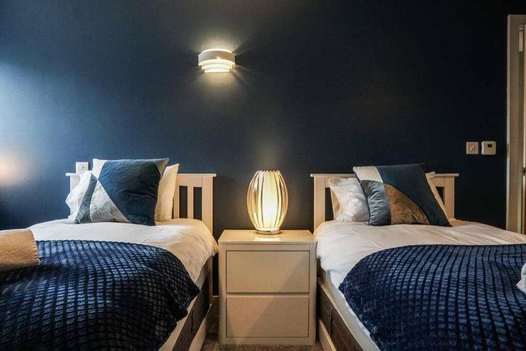 Beautiful 3 Bedroom Apartment By The Sea New Quay Kültér fotó