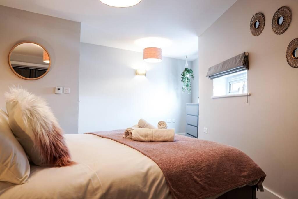 Beautiful 3 Bedroom Apartment By The Sea New Quay Kültér fotó