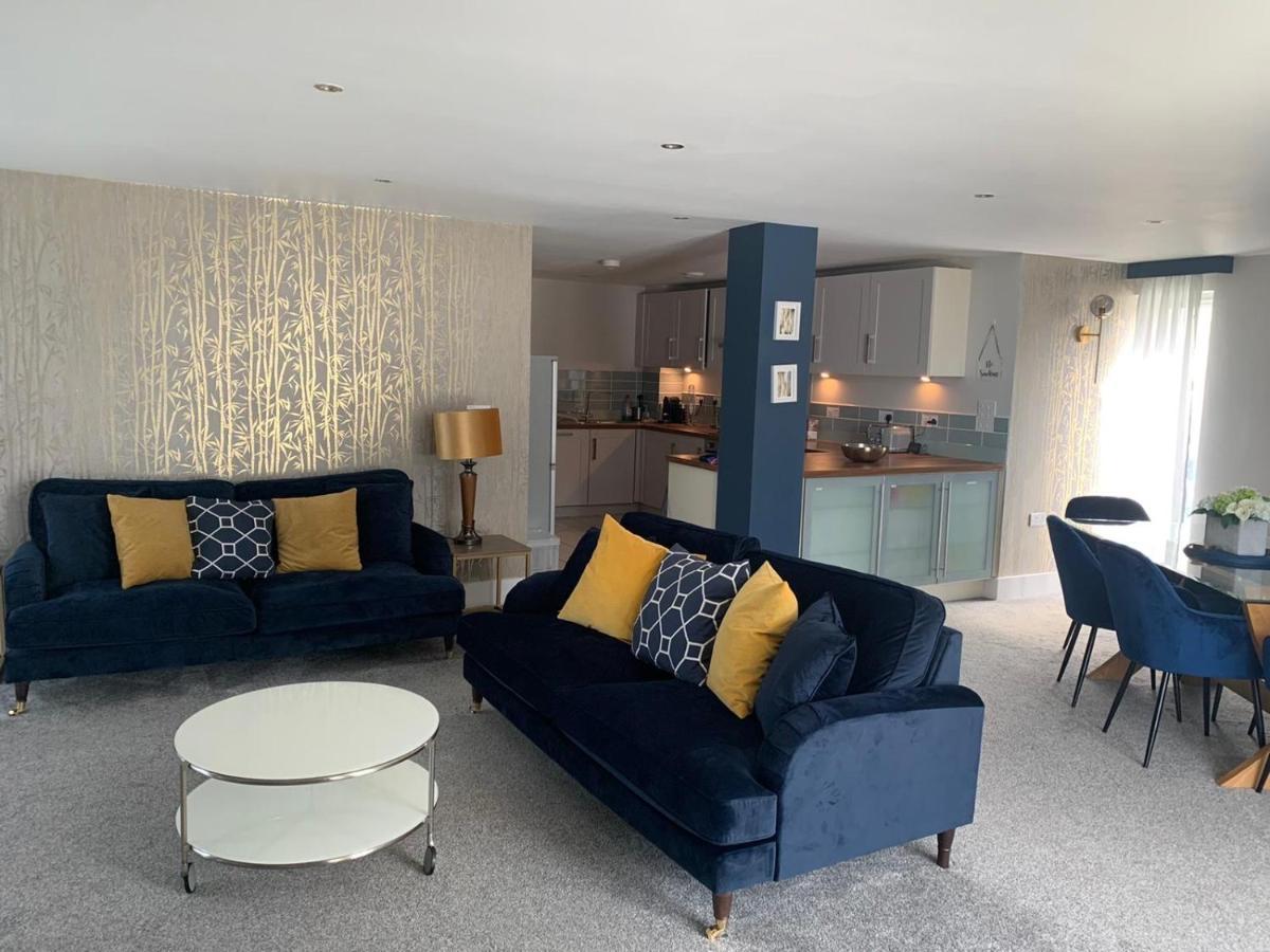 Beautiful 3 Bedroom Apartment By The Sea New Quay Kültér fotó