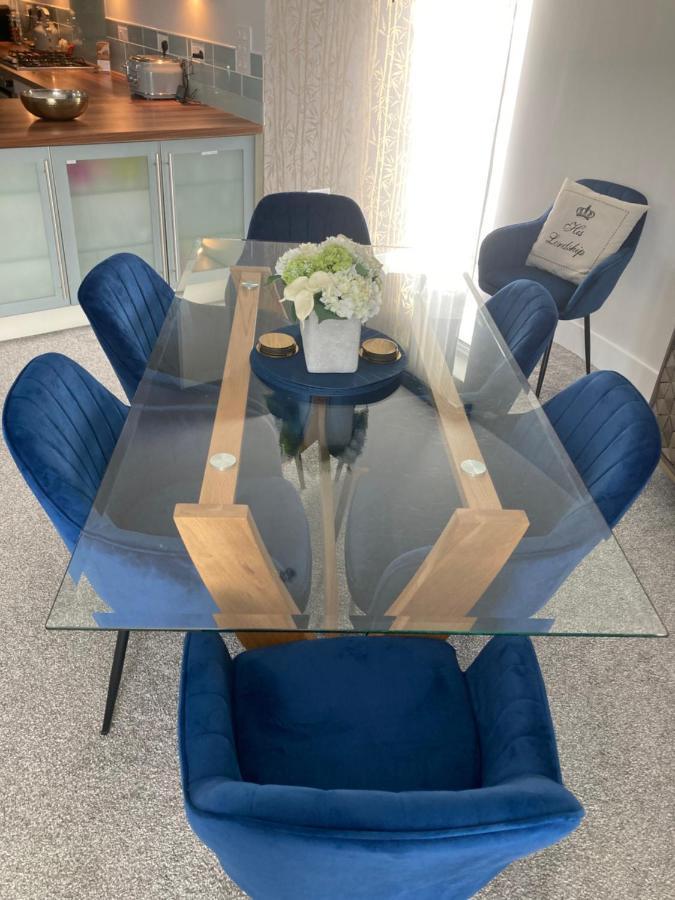 Beautiful 3 Bedroom Apartment By The Sea New Quay Kültér fotó