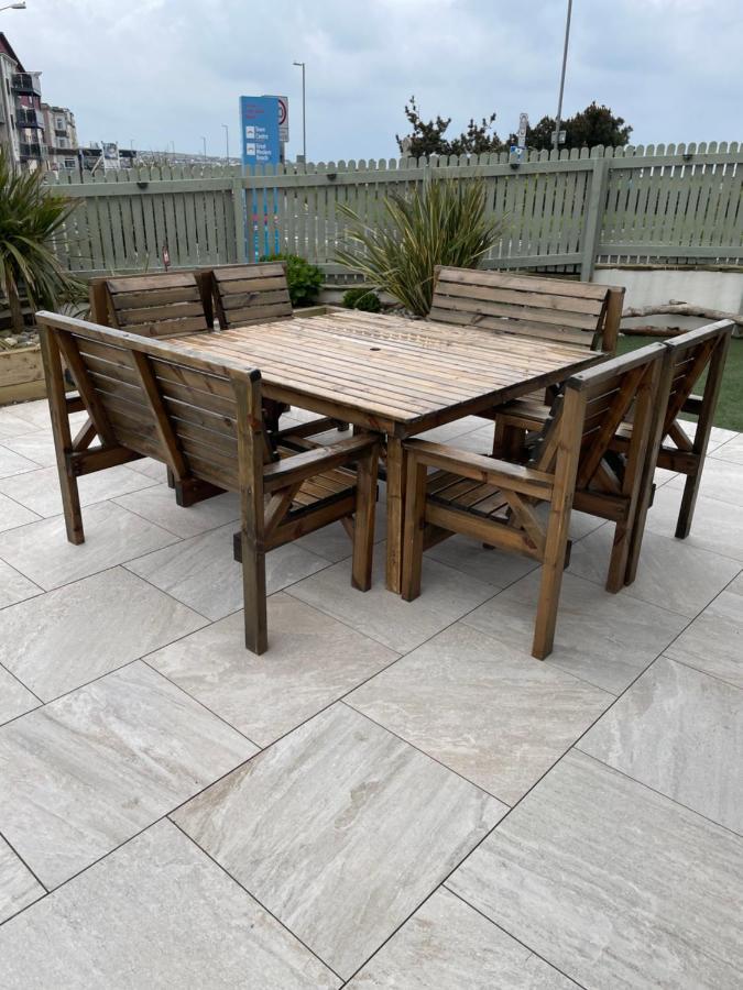 Beautiful 3 Bedroom Apartment By The Sea New Quay Kültér fotó